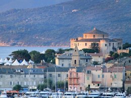 Camping Pas Cher vous présente avec son site Officiel campingpascher.fr, le Camping U Pezzo classé 2 étoiles, situé sur la commune de Saint Florent dans le département Corse Du Nord (Corse) en France. Le camping U Pezzo vous propose un hébergement de type mobil-home de 33 m² pour 8 personnes avec climatisation. L'établissement vous propose 2 autres types d'hébergements. Découvrez tous nos séjours à petits prix dans la commune et aux alentours de Saint Florent du département : Corse Du Nord (Corse). Les Avis clients pour le Camping U Pezzo sont excellents avec une note moyenne de 8 sur 10. Mer, Aire de jeux enfants, Canoë-kayak, Court de tennis, Ping-pong, Piscine, Plongée, Pétanque, Randonnée, Épicerie,... En savoir plus : cliquez-ICI.