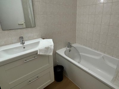 Cliquez pour découvrir toutes les photos de l'HÉBERGEMENT ! appartement - Domaine Des Pins photo 6