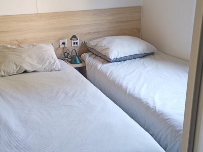 Cliquez pour découvrir toutes les photos de l'HÉBERGEMENT ! mobil-home - Domaine Des Pins photo 6