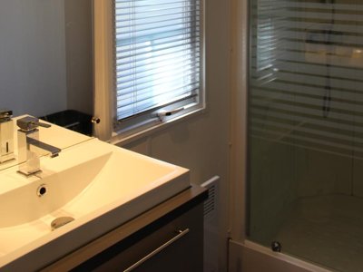 Cliquez pour découvrir toutes les photos de l'HÉBERGEMENT ! mobil-home - Domaine Des Pins photo 8