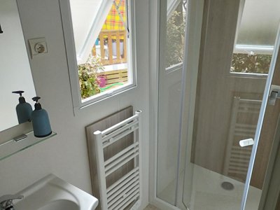 Cliquez pour découvrir toutes les photos de l'HÉBERGEMENT ! mobil-home - Domaine Des Pins photo 3