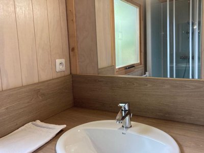 Cliquez pour découvrir toutes les photos de l'HÉBERGEMENT ! chalet - Domaine Des Pins photo 4