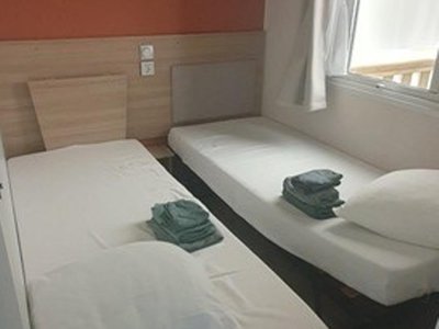 Cliquez pour découvrir toutes les photos de l'HÉBERGEMENT ! mobil-home - Domaine Des Pins photo 5