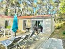 Cliquez pour découvrir toutes les photos de l'HÉBERGEMENT ! chalet - camping Domaine Des Pins photo 2