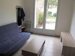 Camping Pas Cher vous présente avec son site Officiel campingpascher.fr, le Camping Domaine Des Pins classé 4 étoiles, situé sur la commune de Saint Hilaire De Riez dans le département Vendée (Pays De La Loire) en France. Le camping Domaine Des Pins vous propose un hébergement de type appartement de 38 m² pour 6 personnes (télévision). L'établissement vous propose 32 autres types d'hébergements. Découvrez tous nos séjours à petits prix dans la commune et aux alentours de Saint Hilaire De Riez du département : Vendée (Pays De La Loire). Les Avis clients pour le Camping Domaine Des Pins sont de 7 sur 10. Piscine couverte, Piscine extérieure, Animations familiales, Club ados, Club enfants, Aire de jeux enfants, Baby-foot, Canoë-kayak, Centre équestre, Cyclisme, Golf, Ping-pong, Plongée, Pétanque, Randonnée, Surf, Voile, Bar, Plats à emporter,... En savoir plus : cliquez-ICI.