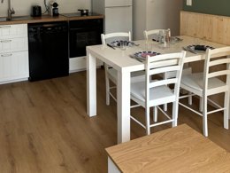 Camping Pas Cher vous présente avec son site Officiel campingpascher.fr, le Camping Domaine Des Pins classé 4 étoiles, situé sur la commune de Saint Hilaire De Riez dans le département Vendée (Pays De La Loire) en France. Le camping Domaine Des Pins vous propose un hébergement de type appartement de 52 m² pour 7 personnes (télévision). L'établissement vous propose 32 autres types d'hébergements. Découvrez tous nos séjours à petits prix dans la commune et aux alentours de Saint Hilaire De Riez du département : Vendée (Pays De La Loire). Les Avis clients pour le Camping Domaine Des Pins sont de 7 sur 10. Piscine couverte, Piscine extérieure, Animations familiales, Club ados, Club enfants, Aire de jeux enfants, Baby-foot, Canoë-kayak, Centre équestre, Cyclisme, Golf, Ping-pong, Plongée, Pétanque, Randonnée, Surf, Voile, Bar, Plats à emporter,... En savoir plus : cliquez-ICI.