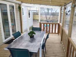 Camping Pas Cher vous présente avec son site Officiel campingpascher.fr, le Camping Domaine Des Pins classé 4 étoiles, situé sur la commune de Saint Hilaire De Riez dans le département Vendée (Pays De La Loire) en France. Le camping Domaine Des Pins vous propose un hébergement de type mobil-home de 40 m² pour 4 personnes (télévision). L'établissement vous propose 32 autres types d'hébergements. Découvrez tous nos séjours à petits prix dans la commune et aux alentours de Saint Hilaire De Riez du département : Vendée (Pays De La Loire). Les Avis clients pour le Camping Domaine Des Pins sont de 7 sur 10. Piscine couverte, Piscine extérieure, Animations familiales, Club ados, Club enfants, Aire de jeux enfants, Baby-foot, Canoë-kayak, Centre équestre, Cyclisme, Golf, Ping-pong, Plongée, Pétanque, Randonnée, Surf, Voile, Bar, Plats à emporter,... En savoir plus : cliquez-ICI.