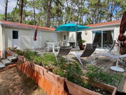 Camping Pas Cher vous présente avec son site Officiel campingpascher.fr, le Camping Domaine Des Pins classé 4 étoiles, situé sur la commune de Saint Hilaire De Riez dans le département Vendée (Pays De La Loire) en France. Le camping Domaine Des Pins vous propose un hébergement de type appartement de 32 m² pour 5 personnes (télévision). L'établissement vous propose 32 autres types d'hébergements. Découvrez tous nos séjours à petits prix dans la commune et aux alentours de Saint Hilaire De Riez du département : Vendée (Pays De La Loire). Les Avis clients pour le Camping Domaine Des Pins sont de 7 sur 10. Piscine couverte, Piscine extérieure, Animations familiales, Club ados, Club enfants, Aire de jeux enfants, Baby-foot, Canoë-kayak, Centre équestre, Cyclisme, Golf, Ping-pong, Plongée, Pétanque, Randonnée, Surf, Voile, Bar, Plats à emporter,... En savoir plus : cliquez-ICI.