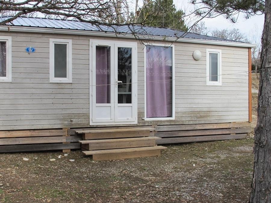Camping Pas Cher vous présente avec son site Officiel campingpascher.fr, le Camping Les Cigales classé 2 étoiles, situé sur la commune de Garde Colombe dans le département Hautes-alpes (Provence Alpes Côte D'azur) en France. Le camping Les Cigales, vous présente un hébergement de type mobil-home de 31 m² pour 6 personnes avec climatisation. Le camping Les Cigales vous propose du sam. 20 juin au sam. 27 juin 2026, en promotion à -20% pour 7 nuits à 432 € au lieu de 540,0 € soit une Économie de 108 €. Cette location propose 16 dates différentes pour réserver votre séjour. Découvrez également les 7 autres gammes d'hébergements du camping. Les Avis clients pour le Camping Les Cigales sont de 7 sur 10. Rivière, Piscine extérieure, Animations familiales, Aire de jeux enfants, Canoë-kayak, Ping-pong, Pétanque, Randonnée, Terrain de badminton, Terrain de beach-volley, Terrain de football, Terrain multisports, Trampoline, Bar, Dépôt de pain, Snack/Bar,... En savoir plus : cliquez-ICI.