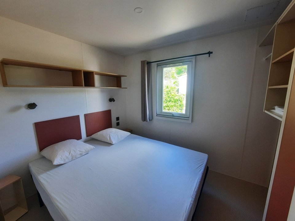 Camping Pas Cher vous présente avec son site Officiel campingpascher.fr, le Camping Les Cigales classé 2 étoiles, situé sur la commune de Garde Colombe dans le département Hautes-alpes (Provence Alpes Côte D'azur) en France. Le camping Les Cigales vous propose un hébergement de type mobil-home de 30 m² pour 4 personnes avec climatisation (télévision). L'établissement vous propose 4 autres types d'hébergements. Découvrez tous nos séjours à petits prix dans la commune et aux alentours de Garde Colombe du département : Hautes-alpes (Provence Alpes Côte D'azur). Les Avis clients pour le Camping Les Cigales sont de 7 sur 10. Rivière, Piscine extérieure, Animations familiales, Aire de jeux enfants, Canoë-kayak, Ping-pong, Pétanque, Randonnée, Terrain de badminton, Terrain de beach-volley, Terrain de football, Terrain multisports, Trampoline, Bar, Dépôt de pain, Snack/Bar,... En savoir plus : cliquez-ICI.