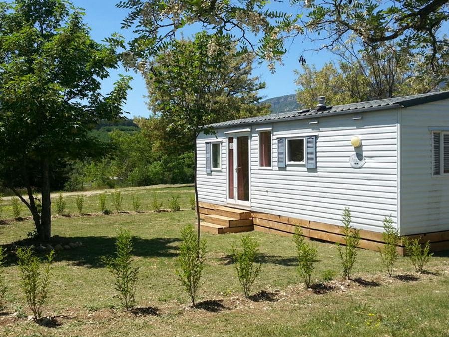 Camping Pas Cher vous présente avec son site Officiel campingpascher.fr, le Camping Les Cigales classé 2 étoiles, situé sur la commune de Garde Colombe dans le département Hautes-alpes (Provence Alpes Côte D'azur) en France. Le camping Les Cigales, vous présente un hébergement de type mobil-home de 25 m² pour 4 personnes avec climatisation. Le camping Les Cigales vous propose du sam. 20 juin au sam. 27 juin 2026, en promotion à -20% pour 7 nuits à 312 € au lieu de 390,0 € soit une Économie de 78 €. Cette location propose 19 dates différentes pour réserver votre séjour. Découvrez également les 7 autres gammes d'hébergements du camping. Les Avis clients pour le Camping Les Cigales sont de 7 sur 10. Rivière, Piscine extérieure, Animations familiales, Aire de jeux enfants, Canoë-kayak, Ping-pong, Pétanque, Randonnée, Terrain de badminton, Terrain de beach-volley, Terrain de football, Terrain multisports, Trampoline, Bar, Dépôt de pain, Snack/Bar,... En savoir plus : cliquez-ICI.