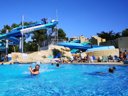 Camping Pas Cher vous présente avec son site Officiel campingpascher.fr, le Camping BONNES VACANCES Sur Le Le Clos Des Pins **** classé 4 étoiles, situé sur la commune de Saint Hilaire De Riez dans le département Vendée (Pays De La Loire) en France. Le camping BONNES VACANCES Sur Le Le Clos Des Pins **** vous propose un hébergement de type hébergement insolite de 33 m² pour 6 personnes. L'établissement vous propose 2 autres types d'hébergements. Découvrez tous nos séjours à petits prix dans la commune et aux alentours de Saint Hilaire De Riez du département : Vendée (Pays De La Loire). Les Avis clients pour le Camping BONNES VACANCES Sur Le Le Clos Des Pins **** sont excellents avec une note moyenne de 8 sur 10. Mer, Piscine couverte, Piscine extérieure, Animations familiales, Club enfants, Aire de jeux enfants, Baby-foot, Canoë-kayak, Centre équestre, Cyclisme, Ping-pong, Piscine, Pétanque, Randonnée, Salle de jeux vidéo, Structure gonflable enfants, Surf, Terrain multisports, Bar, Bureau de tabac, Dépôt de pain, Plats à emporter, Supermarché, Épicerie,... En savoir plus : cliquez-ICI.