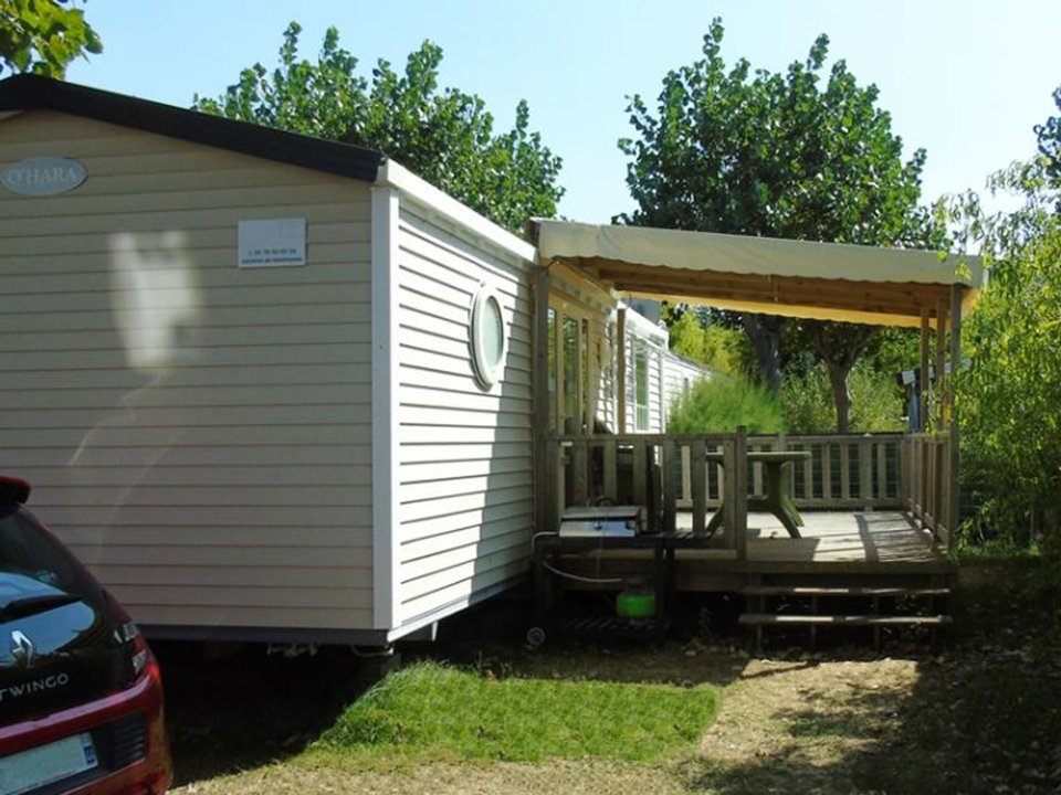 Camping Pas Cher vous présente avec son site Officiel campingpascher.fr, le Camping BONNES VACANCES Sur Le La Prairie**** classé 4 étoiles, situé sur la commune de Saint Hilaire De Riez dans le département Vendée (Pays De La Loire) en France. Le camping BONNES VACANCES Sur Le La Prairie**** vous propose un hébergement de type mobil-home de 36 m² pour 6 personnes (télévision). L'établissement vous propose 3 autres types d'hébergements. Découvrez tous nos séjours à petits prix dans la commune et aux alentours de Saint Hilaire De Riez du département : Vendée (Pays De La Loire). Les Avis clients pour le Camping BONNES VACANCES Sur Le La Prairie**** sont excellents avec une note moyenne de 8 sur 10. MerRivière, Piscine couverte, Piscine extérieure, Animation ados, Animations familiales, Club enfants, Aire de jeux enfants, Baby-foot, Canoë-kayak, Centre équestre, Cyclisme, Ping-pong, Piscine, Pétanque, Randonnée, Structure gonflable enfants, Surf, Terrain multisports, Bar, Boulangerie, Bureau de tabac, Dépôt de pain, Plats à emporter, Supermarché, Épicerie,... En savoir plus : cliquez-ICI.