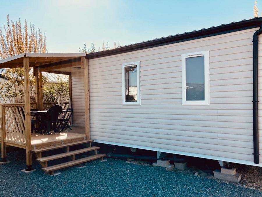 Camping Pas Cher vous présente avec son site Officiel campingpascher.fr, le Camping Villa Campista classé 3 étoiles, situé sur la commune de Saint Hilaire De Riez dans le département Vendée (Pays De La Loire) en France. Le camping Villa Campista, vous présente un hébergement de type mobil-home de 24 m² pour 4 personnes et télévision. Le camping Villa Campista vous propose du vendredi 05 juin au vendredi 12 juin 2026 avec un DÉPART DEMAIN pour 7 nuits à 330€. Cette location propose 17 dates différentes pour réserver votre séjour. Découvrez également les 11 autres gammes d'hébergements du camping. Les Avis clients pour le Camping Villa Campista sont excellents avec une note moyenne de 8 sur 10. MerÉtang, Piscine chauffée, Piscine extérieure, Animations familiales, Aire de jeux enfants, Baby-foot, Centre équestre, Court de tennis, Cyclisme, Golf, Ping-pong, Piscine, Pétanque, Sports nautiques, Bar, Boulangerie, Bureau de tabac, Pizzeria, Plats à emporter, Restaurant, Station-service, Supermarché,... En savoir plus : cliquez-ICI.