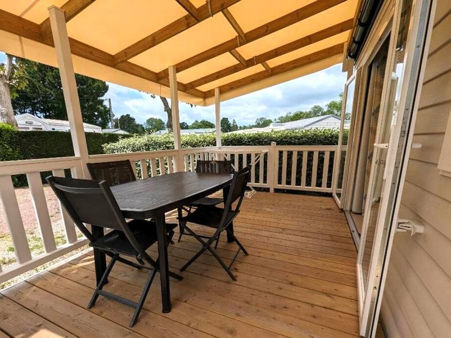 Camping Pas Cher vous présente avec son site Officiel campingpascher.fr, le Camping Villa Campista classé 3 étoiles, situé sur la commune de Saint Hilaire De Riez dans le département Vendée (Pays De La Loire) en France. Le camping Villa Campista, vous présente un hébergement de type mobil-home de 22 m² pour 4 personnes et télévision. Le camping Villa Campista vous propose du vendredi 05 juin au vendredi 12 juin 2026 avec un DÉPART DEMAIN pour 7 nuits à 330€. Cette location propose 10 dates différentes pour réserver votre séjour. Découvrez également les 11 autres gammes d'hébergements du camping. Les Avis clients pour le Camping Villa Campista sont excellents avec une note moyenne de 8 sur 10. MerÉtang, Piscine chauffée, Piscine extérieure, Animations familiales, Aire de jeux enfants, Baby-foot, Centre équestre, Court de tennis, Cyclisme, Golf, Ping-pong, Piscine, Pétanque, Sports nautiques, Bar, Boulangerie, Bureau de tabac, Pizzeria, Plats à emporter, Restaurant, Station-service, Supermarché,... En savoir plus : cliquez-ICI.