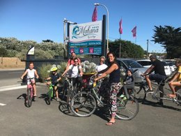 Camping Pas Cher vous présente avec son site Officiel campingpascher.fr, le Camping Mahana By La Pège classé 4 étoiles, situé sur la commune de Saint Hilaire De Riez dans le département Vendée (Pays De La Loire) en France. Le camping Mahana By La Pège, vous présente un hébergement de type mobil-home de 19 m² pour 1 personne et télévision. Le camping Mahana By La Pège vous propose du lundi 25 mai au lundi 01 juin 2026 pour 7 nuits à 394€. Cette location propose 68 dates différentes pour réserver votre séjour. Découvrez également les 12 autres gammes d'hébergements du camping. Les Avis clients pour le Camping Mahana By La Pège sont excellents avec une note moyenne de 8 sur 10. MerRivière, Piscine chauffée, Piscine couverte, Animations familiales, Club enfants, Aire de jeux enfants, Cyclisme, Golf, Ping-pong, Randonnée, Structure gonflable enfants, Bar, Dépôt de pain, Plats à emporter, Snack/Bar, Station-service, Supermarché, Épicerie,... En savoir plus : cliquez-ICI.