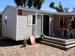 Camping Pas Cher vous présente avec son site Officiel campingpascher.fr, le Camping Mahana By La Pège classé 4 étoiles, situé sur la commune de Saint Hilaire De Riez dans le département Vendée (Pays De La Loire) en France. Le camping Mahana By La Pège, vous présente un hébergement de type mobil-home de 28 m² pour 1 personne. Le camping Mahana By La Pège vous propose du lundi 25 mai au lundi 01 juin 2026 pour 7 nuits à 394€. Cette location propose 95 dates différentes pour réserver votre séjour. Découvrez également les 12 autres gammes d'hébergements du camping. Les Avis clients pour le Camping Mahana By La Pège sont excellents avec une note moyenne de 8 sur 10. MerRivière, Piscine chauffée, Piscine couverte, Animations familiales, Club enfants, Aire de jeux enfants, Cyclisme, Golf, Ping-pong, Randonnée, Structure gonflable enfants, Bar, Dépôt de pain, Plats à emporter, Snack/Bar, Station-service, Supermarché, Épicerie,... En savoir plus : cliquez-ICI.