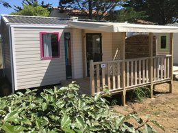 Camping Pas Cher vous présente avec son site Officiel campingpascher.fr, le Camping Mahana By La Pège classé 4 étoiles, situé sur la commune de Saint Hilaire De Riez dans le département Vendée (Pays De La Loire) en France. Le camping Mahana By La Pège, vous présente un hébergement de type mobil-home de 20 m² pour 1 personne et télévision. Le camping Mahana By La Pège vous propose du lundi 25 mai au lundi 01 juin 2026 pour 7 nuits à 360€. Cette location propose 81 dates différentes pour réserver votre séjour. Découvrez également les 12 autres gammes d'hébergements du camping. Les Avis clients pour le Camping Mahana By La Pège sont excellents avec une note moyenne de 8 sur 10. MerRivière, Piscine chauffée, Piscine couverte, Animations familiales, Club enfants, Aire de jeux enfants, Cyclisme, Golf, Ping-pong, Randonnée, Structure gonflable enfants, Bar, Dépôt de pain, Plats à emporter, Snack/Bar, Station-service, Supermarché, Épicerie,... En savoir plus : cliquez-ICI.