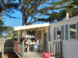 Camping Pas Cher vous présente avec son site Officiel campingpascher.fr, le Camping Mahana By La Pège classé 4 étoiles, situé sur la commune de Saint Hilaire De Riez dans le département Vendée (Pays De La Loire) en France. Le camping Mahana By La Pège, vous présente un hébergement de type mobil-home de 28 m² et télévision. Le camping Mahana By La Pège vous propose du lundi 25 mai au lundi 01 juin 2026 pour 7 nuits à 374€. Cette location propose 91 dates différentes pour réserver votre séjour. Découvrez également les 12 autres gammes d'hébergements du camping. Les Avis clients pour le Camping Mahana By La Pège sont excellents avec une note moyenne de 8 sur 10. MerRivière, Piscine chauffée, Piscine couverte, Animations familiales, Club enfants, Aire de jeux enfants, Cyclisme, Golf, Ping-pong, Randonnée, Structure gonflable enfants, Bar, Dépôt de pain, Plats à emporter, Snack/Bar, Station-service, Supermarché, Épicerie,... En savoir plus : cliquez-ICI.