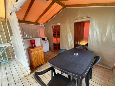 Cliquez pour découvrir toutes les photos de l'HÉBERGEMENT ! tente en toile et bois - La Parée Du Both photo 3