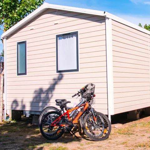 Cliquez pour découvrir toutes les photos de l'HÉBERGEMENT ! mobilhome - La Parée Du Both photo 2