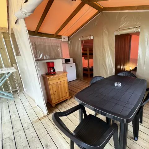 Cliquez pour découvrir toutes les photos de l'HÉBERGEMENT ! tente toile et bois - La Parée Du Both photo 5