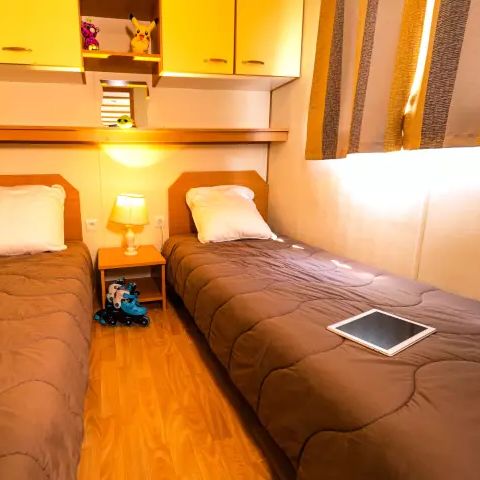 Cliquez pour découvrir toutes les photos de l'HÉBERGEMENT ! mobilhome - La Parée Du Both photo 4