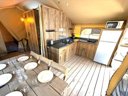 Cliquez pour découvrir toutes les photos de l'HÉBERGEMENT ! tente en toile et bois - camping Kabana Village photo 2