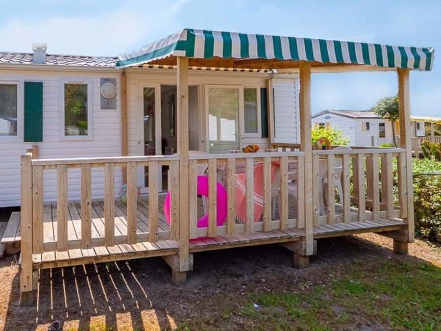 Camping Pas Cher vous présente avec son site Officiel campingpascher.fr, le Établissement Paradis - Sol A Gogo, situé sur la commune de Saint Hilaire De Riez dans le département Vendée (Pays De La Loire) en France. L'établissement Paradis - Sol A Gogo vous propose un hébergement de type mobilhome de 34 m². L'établissement vous propose 4 autres types d'hébergements. Découvrez tous nos séjours à petits prix dans la commune et aux alentours de Saint Hilaire De Riez du département : Vendée (Pays De La Loire).... En savoir plus : cliquez-ICI.