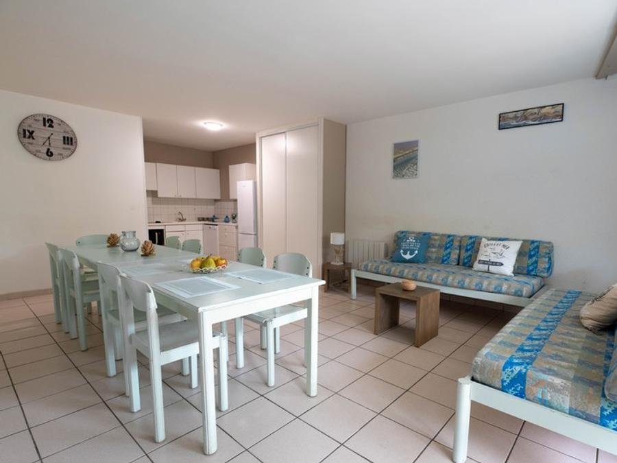 Camping Pas Cher vous présente avec son site Officiel campingpascher.fr, le Village vacances Village Vacances Le Hameau De L'Océan classé 4 étoiles, situé sur la commune de Saint Hilaire De Riez dans le département Vendée (Pays De La Loire) en France. Le village vacances Village Vacances Le Hameau De L'Océan, vous présente un hébergement de type maison et télévision. Le village vacances Village Vacances Le Hameau De L'Océan vous propose du vendredi 04 septembre au vendredi 11 septembre 2026 pour 7 nuits à 766€. Cette location propose 8 dates différentes pour réserver votre séjour. Découvrez également les 8 autres gammes d'hébergements du village vacances. Les Avis clients pour le Village vacances Village Vacances Le Hameau De L'Océan sont excellents avec une note moyenne de 8 sur 10. Piscine chauffée, Piscine couverte, Animations familiales, Club enfants, Aire de jeux enfants, Canoë-kayak, Centre équestre, Court de tennis, Cyclisme, Flipper, Golf, Jet-ski, Location de bateaux, Paddle, Ping-pong, Piscine, Planche à voile, Pétanque, Randonnée, Salle de fitness, Salle de jeux vidéo, Ski nautique, Surf, Terrain de beach-volley, Terrain de football, Bar, Dépôt de pain, Snack/Bar,... En savoir plus : cliquez-ICI.