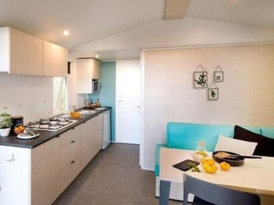 Camping Pas Cher vous présente avec son site Officiel campingpascher.fr, le Camping Riez à La Vie classé 4 étoiles, situé sur la commune de Saint Hilaire De Riez dans le département Vendée (Pays De La Loire) en France. Le camping Riez à La Vie vous propose un hébergement de type mobil-home de 30 m² (télévision). L'établissement vous propose 70 autres types d'hébergements. Découvrez tous nos séjours à petits prix dans la commune et aux alentours de Saint Hilaire De Riez du département : Vendée (Pays De La Loire). Les Avis clients pour le Camping Riez à La Vie sont de 7 sur 10. Parc aquatique, Piscine extérieure, Animations familiales, Club ados, Club enfants, Aire de jeux enfants, Canoë-kayak, Centre équestre, Golf, Paddle, Ping-pong, Pétanque, Salle de fitness, Salle de jeux vidéo, Structure gonflable enfants, Surf, Terrain multisports, Trampoline, Bar, Dépôt de pain, Plats à emporter, Restaurant, Snack/Bar, Supermarché, Épicerie,... En savoir plus : cliquez-ICI.