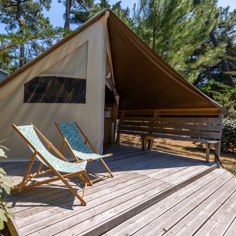 Cliquez pour découvrir toutes les photos de l'HÉBERGEMENT ! tente toile et bois - Ushuaïa Villages La Conge photo 2