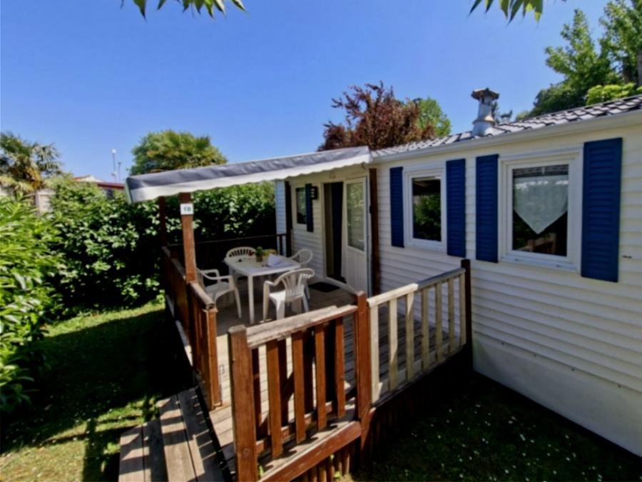 Camping Pas Cher vous présente avec son site Officiel campingpascher.fr, le Camping La Prévoté classé 3 étoiles, situé sur la commune de Saint Hilaire De Riez dans le département Vendée (Pays De La Loire) en France. Le camping La Prévoté vous propose un hébergement de type mobil-home pour 5 personnes (télévision). L'établissement vous propose 9 autres types d'hébergements. Découvrez tous nos séjours à petits prix dans la commune et aux alentours de Saint Hilaire De Riez du département : Vendée (Pays De La Loire). Les Avis clients pour le Camping La Prévoté sont excellents avec une note moyenne de 8 sur 10. Piscine chauffée, Piscine extérieure, Animation enfants, Aire de jeux enfants, Canoë-kayak, Cyclisme, Pétanque, Structure gonflable enfants, Surf, Bar, Boulangerie, Snack/Bar, Station-service, Épicerie,... En savoir plus : cliquez-ICI.