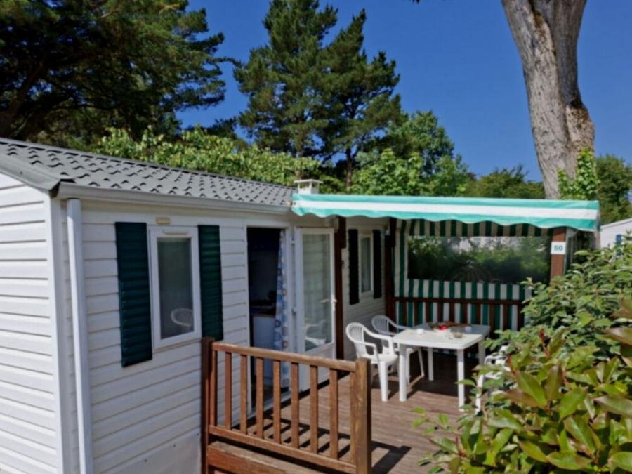 Camping Pas Cher vous présente avec son site Officiel campingpascher.fr, le Camping La Prévoté classé 3 étoiles, situé sur la commune de Saint Hilaire De Riez dans le département Vendée (Pays De La Loire) en France. Le camping La Prévoté vous propose un hébergement de type mobil-home (télévision). L'établissement vous propose 9 autres types d'hébergements. Découvrez tous nos séjours à petits prix dans la commune et aux alentours de Saint Hilaire De Riez du département : Vendée (Pays De La Loire). Les Avis clients pour le Camping La Prévoté sont excellents avec une note moyenne de 8 sur 10. Piscine chauffée, Piscine extérieure, Animation enfants, Aire de jeux enfants, Canoë-kayak, Cyclisme, Pétanque, Structure gonflable enfants, Surf, Bar, Boulangerie, Snack/Bar, Station-service, Épicerie,... En savoir plus : cliquez-ICI.