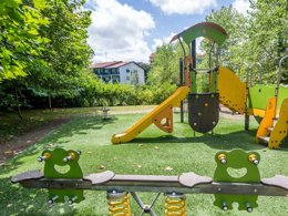 Camping Pas Cher vous présente avec son site Officiel campingpascher.fr, la Résidence Odalys Référence Domaine Iratzia classé 4 étoiles, située sur la commune de Saint Jean De Luz dans le département Pyrénées-atlantiques (Aquitaine) en France. La résidence Odalys Référence Domaine Iratzia, vous présente un hébergement de type appartement de 33 m² et télévision. La résidence Odalys Référence Domaine Iratzia vous propose du sam. 13 décembre au sam. 20 décembre 2025 avec un DÉPART DEMAIN pour 7 nuits à 409€. Cette location propose 34 dates différentes pour réserver votre séjour. Découvrez également les 8 autres gammes d'hébergements de la résidence. Les Avis clients pour la Résidence Odalys Référence Domaine Iratzia sont excellents avec une note moyenne de 8 sur 10. Piscine chauffée, Piscine extérieure, Aire de jeux enfants, Canoë-kayak, Centre équestre, Court de tennis, Golf, Restaurant,... En savoir plus : cliquez-ICI.