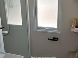 Camping Pas Cher vous présente avec son site Officiel campingpascher.fr, le Camping Siblu Le Bois Masson - Funpass Inclus classé 4 étoiles, situé sur la commune de Saint Jean De Monts dans le département Vendée (Pays De La Loire) en France. Le camping Siblu Le Bois Masson - Funpass Inclus, vous présente un hébergement de type mobil-home. Le camping Siblu Le Bois Masson - Funpass Inclus vous propose du sam. 04 juillet au sam. 11 juillet 2026 pour 7 nuits à 651€. Cette location propose 8 dates différentes pour réserver votre séjour. Découvrez également les 7 autres gammes d'hébergements du camping. Les Avis clients pour le Camping Siblu Le Bois Masson - Funpass Inclus sont excellents avec une note moyenne de 8 sur 10. Parc aquatique, Piscine couverte, Piscine extérieure, Animations familiales, Club ados, Club enfants, Aire de jeux enfants, Centre équestre, Court de tennis, Golf, Ping-pong, Piscine, Pétanque, Salle de fitness, Salle de jeux vidéo, Terrain multisports, Tir à l’arc, Bar, Plats à emporter, Restaurant, Épicerie,... En savoir plus : cliquez-ICI.