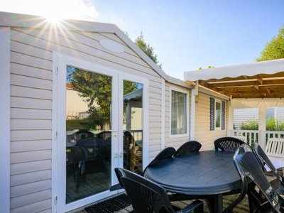 Cliquez pour découvrir toutes les photos de l'HÉBERGEMENT ! mobil-home - L'Abri Des Pins photo 2