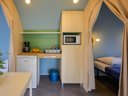 Cliquez pour découvrir toutes les photos de l'HÉBERGEMENT ! tente en toile et bois - camping L'Abri Des Pins photo 3