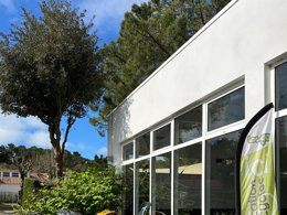 Camping Pas Cher vous présente avec son site Officiel campingpascher.fr, le Camping L'Abri Des Pins classé 4 étoiles, situé sur la commune de Saint Jean De Monts dans le département Vendée (Pays De La Loire) en France. Le camping L'Abri Des Pins, vous présente un hébergement de type tente en toile et bois de 16 m² pour 4 personnes. Le camping L'Abri Des Pins vous propose du vendredi 01 mai au vendredi 08 mai 2026, en promotion à -28% pour 7 nuits à 150 € au lieu de 210,0 € soit une Économie de 60 €. Cette location propose 75 dates différentes pour réserver votre séjour. Découvrez également les 22 autres gammes d'hébergements du camping. Les Avis clients pour le Camping L'Abri Des Pins sont excellents avec une note moyenne de 8 sur 10. Parc aquatique, Piscine couverte, Piscine extérieure, Club enfants, Aire de jeux enfants, Aire de jeux forestière, Baby-foot, Centre équestre, Court de tennis, Cyclisme, Golf, Ping-pong, Piscine, Pétanque, Randonnée, Salle de fitness, Sports nautiques, Terrain multisports, Bar, Bureau de tabac, Dépôt de pain, Plats à emporter, Restaurant, Station-service, Supermarché, Épicerie,... En savoir plus : cliquez-ICI.