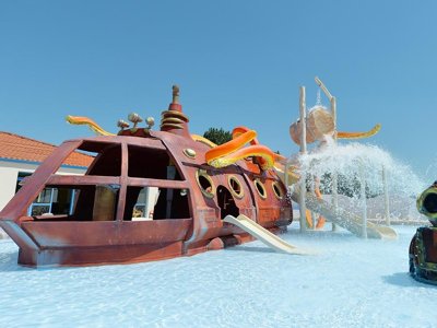 Cliquez pour découvrir toutes les photos de l'ÉTABLISSEMENT ! camping Les Aventuriers De La Calypso photo 2