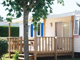 Camping Pas Cher vous présente avec son site Officiel campingpascher.fr, le Camping Les Aventuriers De La Calypso classé 4 étoiles, situé sur la commune de Saint Jean De Monts dans le département Vendée (Pays De La Loire) en France. Le camping Les Aventuriers De La Calypso, vous présente un hébergement de type mobil-home de 25 m². Le camping Les Aventuriers De La Calypso vous proposeun séjour PAS CHER avec une REMISEdu sam. 23 mai au sam. 30 mai 2026, en promotion à -55% pour 7 nuits à 229 € au lieu de 513,0 € soit une Économie de 284 €. Cette location propose 24 dates différentes pour réserver votre séjour. Découvrez également les 3 autres gammes d'hébergements du camping. Les Avis clients pour le Camping Les Aventuriers De La Calypso sont de 7 sur 10. Piscine couverte, Piscine extérieure, Animations familiales, Club enfants, Aire de jeux enfants, Centre équestre, Cyclisme, Golf, Ping-pong, Piscine, Pétanque, Salle de jeux vidéo, Terrain de beach-volley, Terrain multisports, Bar, Dépôt de pain, Snack/Bar, Épicerie,... En savoir plus : cliquez-ICI.