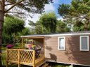 Camping Pas Cher vous présente avec son site Officiel campingpascher.fr, le Camping Le Both D'Orouet classé 3 étoiles, situé sur la commune de Saint Jean De Monts dans le département Vendée (Pays De La Loire) en France. Le camping Le Both D'Orouet, vous présente un hébergement de type mobil-home de 23 m². Le camping Le Both D'Orouet vous propose du lundi 25 mai au lundi 01 juin 2026 pour 7 nuits à 260€. Cette location propose 139 dates différentes pour réserver votre séjour. Découvrez également les 15 autres gammes d'hébergements du camping. Les Avis clients pour le Camping Le Both D'Orouet sont excellents avec une note moyenne de 8 sur 10. Piscine chauffée, Piscine extérieure, Animations familiales, Club enfants, Aire de jeux enfants, Centre équestre, Golf, Parcours sportif, Pétanque, Structure gonflable enfants, Terrain multisports, Food truck, Snack/Bar, Épicerie,... En savoir plus : cliquez-ICI.