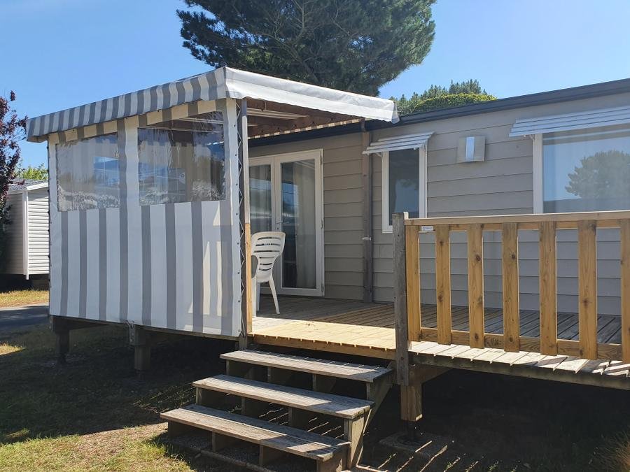 Camping Pas Cher vous présente avec son site Officiel campingpascher.fr, le Camping Tours Opérateurs Sur Acapulco classé 5 étoiles, situé sur la commune de Saint Jean De Monts dans le département Vendée (Pays De La Loire) en France. Le camping Tours Opérateurs Sur Acapulco vous propose un hébergement de type mobil-home de 40 m² pour 1 personne (télévision). L'établissement vous propose 18 autres types d'hébergements. Découvrez tous nos séjours à petits prix dans la commune et aux alentours de Saint Jean De Monts du département : Vendée (Pays De La Loire). Les Avis clients pour le Camping Tours Opérateurs Sur Acapulco sont excellents avec une note moyenne de 8 sur 10. Parc aquatique, Piscine chauffée, Piscine extérieure, Animations familiales, Club ados, Club enfants, Aire de jeux enfants, Baby-foot, Centre équestre, Court de tennis, Cyclisme, Flipper, Golf, Ping-pong, Piscine, Pétanque, Randonnée, Terrain de basketball, Terrain de football, Terrain de volley-ball, Terrain multisports, Bar, Plats à emporter, Restaurant, Épicerie,... En savoir plus : cliquez-ICI.