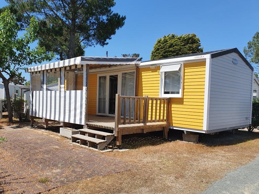 Camping Pas Cher vous présente avec son site Officiel campingpascher.fr, le Camping Tours Opérateurs Sur Acapulco classé 5 étoiles, situé sur la commune de Saint Jean De Monts dans le département Vendée (Pays De La Loire) en France. Le camping Tours Opérateurs Sur Acapulco vous propose un hébergement de type mobil-home de 28 m² (télévision). L'établissement vous propose 18 autres types d'hébergements. Découvrez tous nos séjours à petits prix dans la commune et aux alentours de Saint Jean De Monts du département : Vendée (Pays De La Loire). Les Avis clients pour le Camping Tours Opérateurs Sur Acapulco sont excellents avec une note moyenne de 8 sur 10. Parc aquatique, Piscine chauffée, Piscine extérieure, Animations familiales, Club ados, Club enfants, Aire de jeux enfants, Baby-foot, Centre équestre, Court de tennis, Cyclisme, Flipper, Golf, Ping-pong, Piscine, Pétanque, Randonnée, Terrain de basketball, Terrain de football, Terrain de volley-ball, Terrain multisports, Bar, Plats à emporter, Restaurant, Épicerie,... En savoir plus : cliquez-ICI.