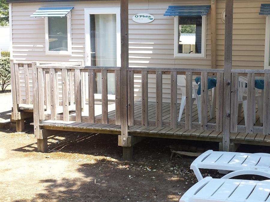 Camping Pas Cher vous présente avec son site Officiel campingpascher.fr, le Camping Tours Opérateurs Sur Acapulco classé 5 étoiles, situé sur la commune de Saint Jean De Monts dans le département Vendée (Pays De La Loire) en France. Le camping Tours Opérateurs Sur Acapulco, vous présente un hébergement de type mobil-home. Le camping Tours Opérateurs Sur Acapulco vous propose du mercredi 10 juin au mercredi 17 juin 2026 pour 7 nuits à 456€. Cette location propose 11 dates différentes pour réserver votre séjour. Découvrez également les 19 autres gammes d'hébergements du camping. Les Avis clients pour le Camping Tours Opérateurs Sur Acapulco sont excellents avec une note moyenne de 8 sur 10. Parc aquatique, Piscine chauffée, Piscine extérieure, Animations familiales, Club ados, Club enfants, Aire de jeux enfants, Baby-foot, Centre équestre, Court de tennis, Cyclisme, Flipper, Golf, Ping-pong, Piscine, Pétanque, Randonnée, Terrain de basketball, Terrain de football, Terrain de volley-ball, Terrain multisports, Bar, Plats à emporter, Restaurant, Épicerie,... En savoir plus : cliquez-ICI.