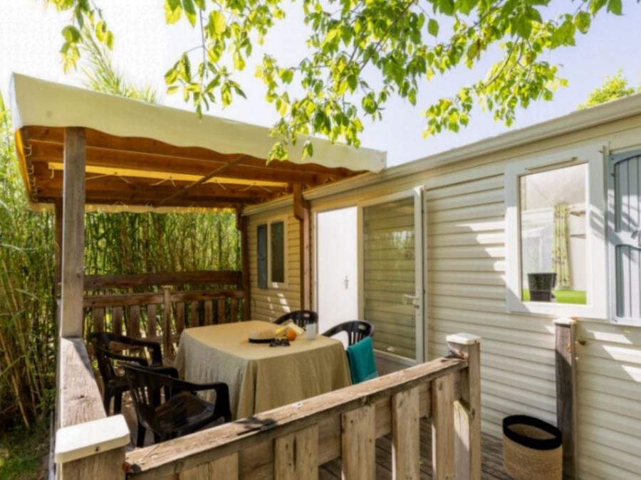 Camping Pas Cher vous présente avec son site Officiel campingpascher.fr, le Camping Paradis La Grand' Métairie classé 4 étoiles, situé sur la commune de Saint Hilaire La Forêt dans le département Vendée (Pays De La Loire) en France. Le camping Paradis La Grand' Métairie, vous présente un hébergement de type mobil-home de 23 m² et télévision. Le camping Paradis La Grand' Métairie vous propose du sam. 05 septembre au sam. 12 septembre 2026, en promotion à -28% pour 7 nuits à 189 € au lieu de 263,0 € soit une Économie de 74 €. Cette location propose 24 dates différentes pour réserver votre séjour. Découvrez également les 10 autres gammes d'hébergements du camping. Les Avis clients pour le Camping Paradis La Grand' Métairie sont excellents avec une note moyenne de 8 sur 10. Piscine couverte, Piscine extérieure, Animations familiales, Club enfants, Aire de jeux enfants, Baby-foot, Centre équestre, Cyclisme, Golf, Ping-pong, Piscine, Pétanque, Randonnée, Terrain de volley-ball, Terrain multisports, Bar, Dépôt de pain, Pizzeria, Supermarché, Épicerie,... En savoir plus : cliquez-ICI.