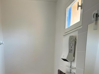 Cliquez pour découvrir toutes les photos de l'HÉBERGEMENT ! maison de campagne - Des Bains photo 9