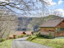 Camping Pas Cher vous présente avec son site Officiel campingpascher.fr, le Camping Vacancéole Les Chalets De La Chazotte, situé sur la commune de Saint Jacques D'ambur dans le département Puy-de-dôme (Auvergne) en France. Le camping Vacancéole Les Chalets De La Chazotte, vous présente un hébergement de type chalet de 43 m² et télévision. Le camping Vacancéole Les Chalets De La Chazotte vous propose du vendredi 04 septembre au vendredi 11 septembre 2026, en promotion à -15% pour 7 nuits à 317,90 € au lieu de 374,0 € soit une Économie de 56,10 €. Cette location propose 86 dates différentes pour réserver votre séjour. Découvrez également les 2 autres gammes d'hébergements du camping. Les Avis clients pour le Camping Vacancéole Les Chalets De La Chazotte sont de 7 sur 10. Aire de jeux enfants, Canoë-kayak, Centre équestre, Ping-pong, Pétanque, Randonnée, Bar, Snack/Bar,... En savoir plus : cliquez-ICI.
