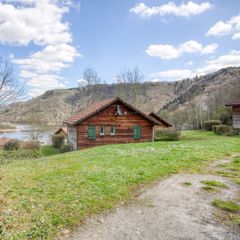 Camping Pas Cher vous présente avec son site Officiel campingpascher.fr, le Camping Hameau De Chalets De La Chazotte, situé sur la commune de Saint Jacques D'ambur dans le département Puy-de-dôme (Auvergne) en France. Le camping Hameau De Chalets De La Chazotte vous propose un hébergement de type chalet de 33 m² pour 2 personnes (télévision). L'établissement vous propose 2 autres types d'hébergements. Découvrez tous nos séjours à petits prix dans la commune et aux alentours de Saint Jacques D'ambur du département : Puy-de-dôme (Auvergne). Les Avis clients pour le Camping Hameau De Chalets De La Chazotte sont de 6 sur 10. Aire de jeux enfants, Canoë-kayak, Centre équestre, Ping-pong, Pétanque, Randonnée, Bar, Snack/Bar,... En savoir plus : cliquez-ICI.