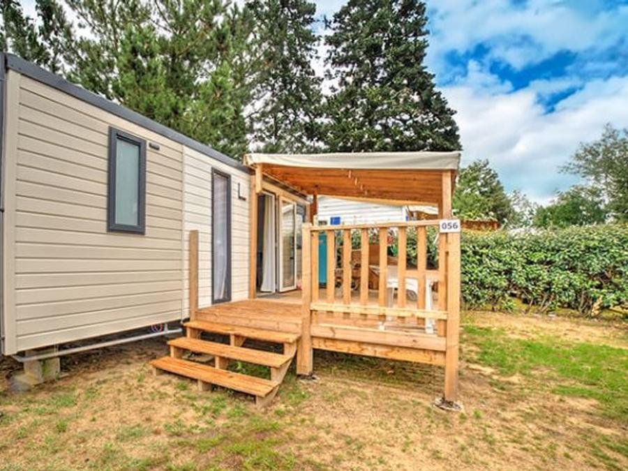 Camping Pas Cher vous présente avec son site Officiel campingpascher.fr, le Camping La Parée Du Jonc classé 3 étoiles, situé sur la commune de Saint Jean De Monts dans le département Vendée (Pays De La Loire) en France. Le camping La Parée Du Jonc vous propose un hébergement de type mobil-home de 25 m² pour 6 personnes (télévision). L'établissement vous propose 4 autres types d'hébergements. Découvrez tous nos séjours à petits prix dans la commune et aux alentours de Saint Jean De Monts du département : Vendée (Pays De La Loire). Les Avis clients pour le Camping La Parée Du Jonc sont excellents avec une note moyenne de 8 sur 10. Mer, Piscine chauffée, Piscine extérieure, Animations familiales, Club enfants, Aire de jeux enfants, Centre équestre, Cyclisme, Golf, Ping-pong, Piscine, Pétanque, Structure gonflable enfants, Terrain multisports, Bar, Dépôt de pain, Snack/Bar, Épicerie,... En savoir plus : cliquez-ICI.